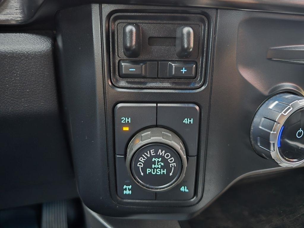 Ford Super Duty F-350 SRW Lariat 4WD Crew Cab 6.75' Box 2023