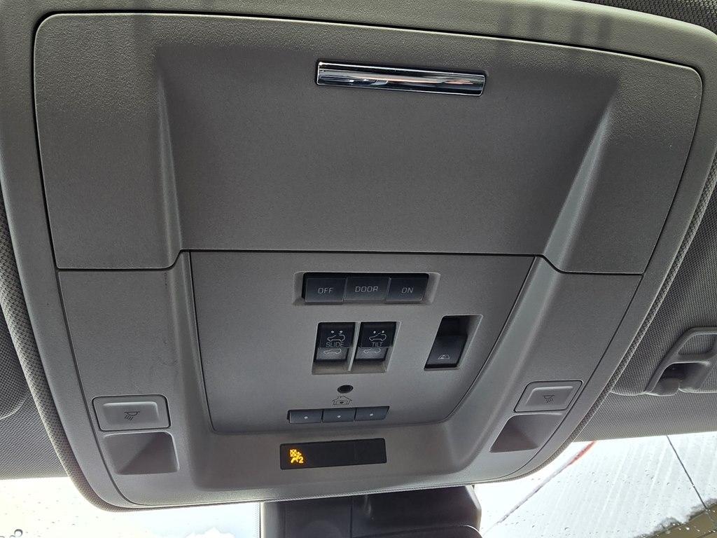 Chevrolet Silverado 1500 4WD Crew Cab 143.5" LTZ w/2LZ 2018