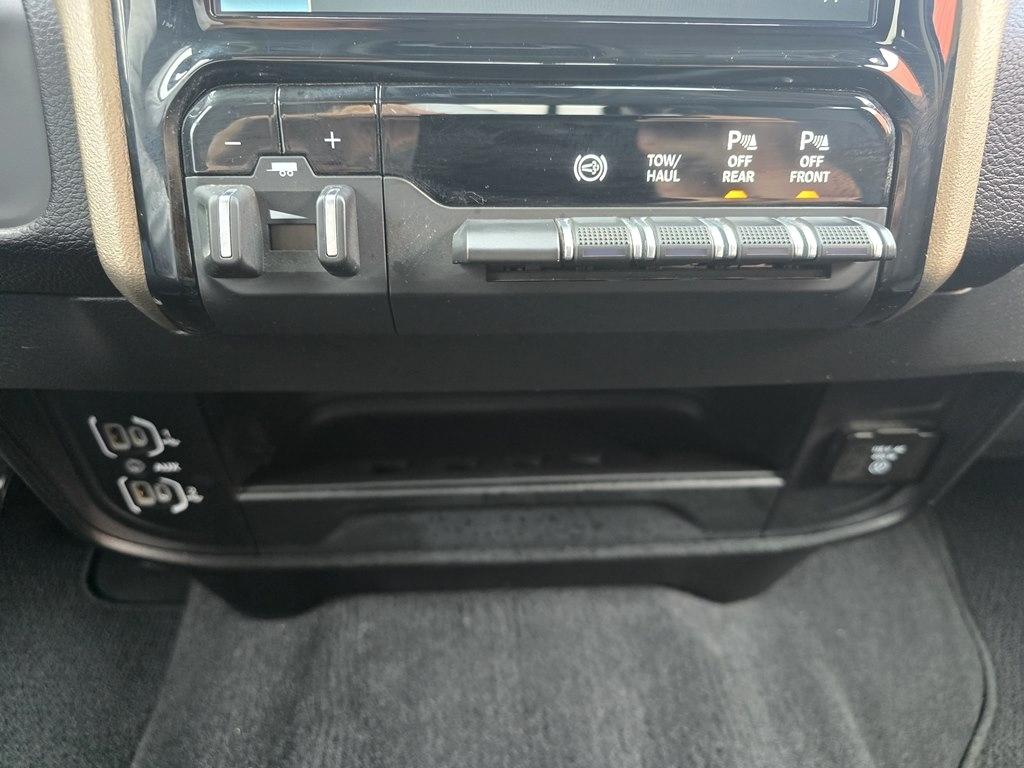 RAM 2500 Laramie 4x4 Crew Cab 6'4" Box 2024