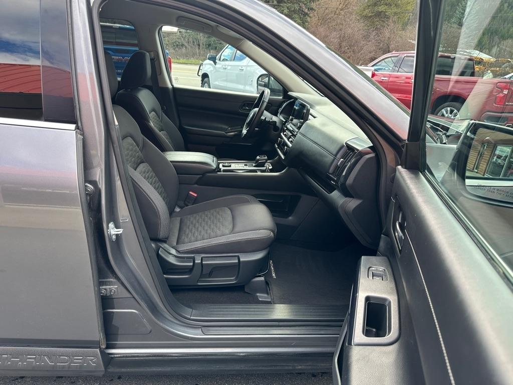 Nissan Pathfinder SV 4WD 2025