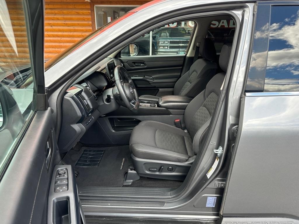 Nissan Pathfinder SV 4WD 2025