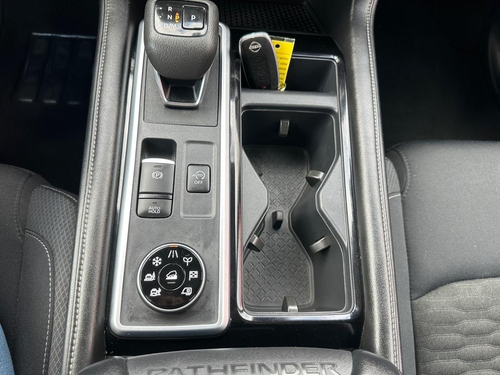 Nissan Pathfinder SV 4WD 2025