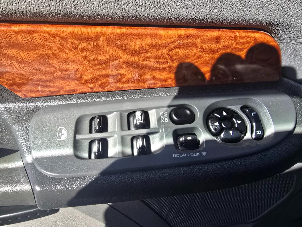 Dodge Ram 3500 4WD Quad Cab 160.5" Laramie 2007