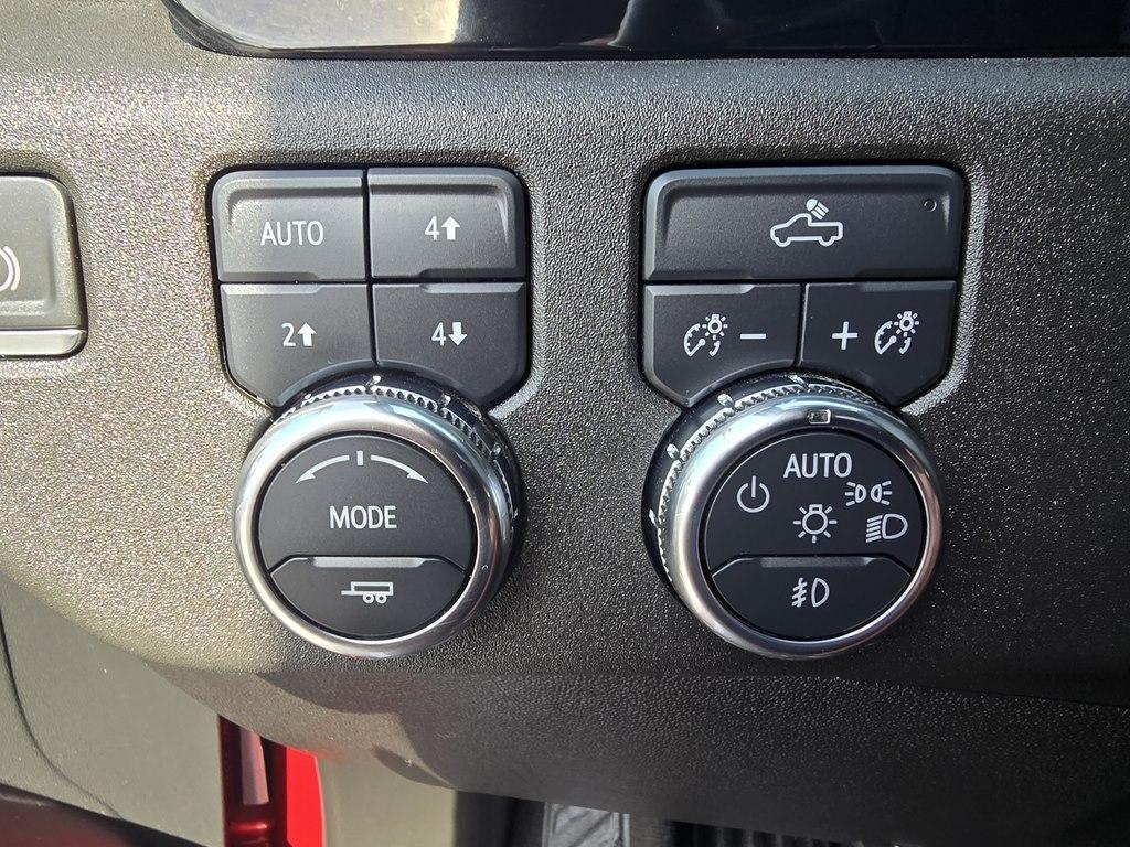 GMC Sierra 1500 4WD Crew Cab 147" Elevation 2024