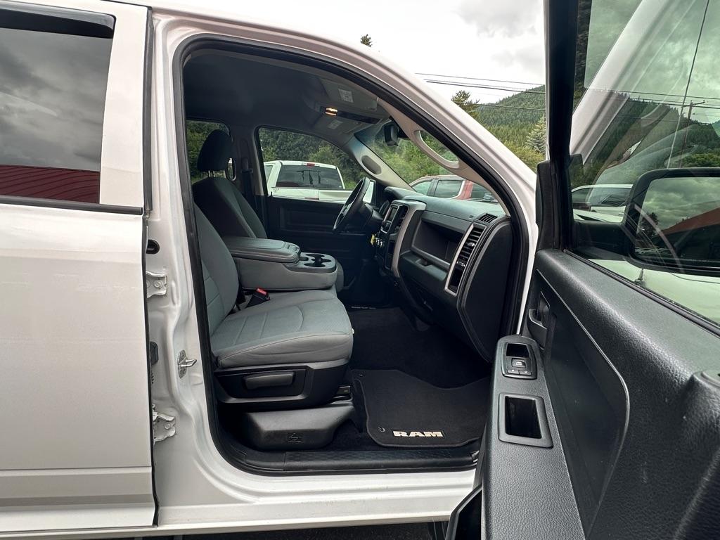 RAM 1500 4WD Crew Cab 140.5" Express 2014