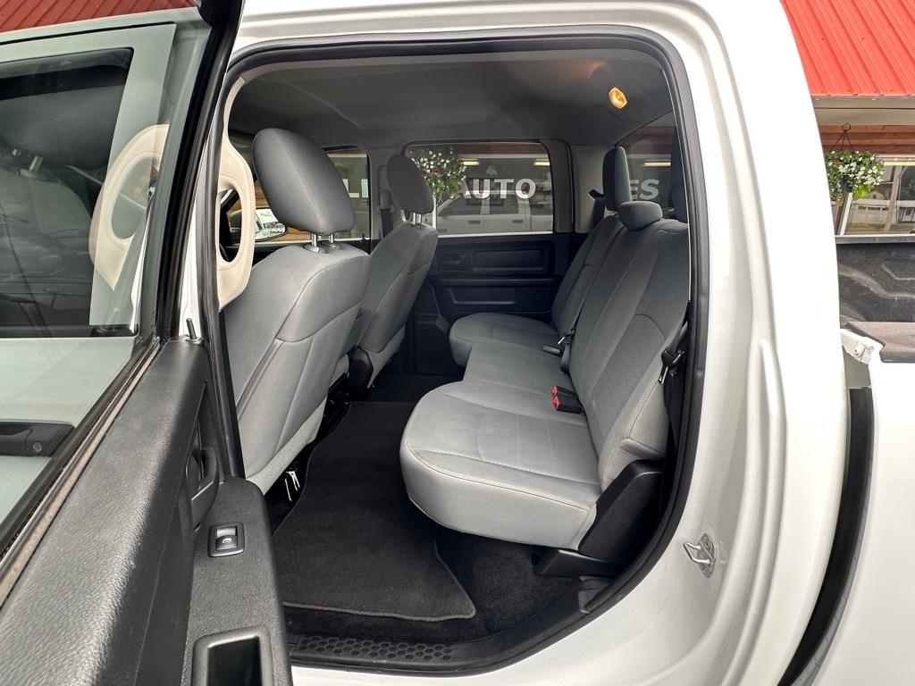 RAM 1500 4WD Crew Cab 140.5" Express 2014