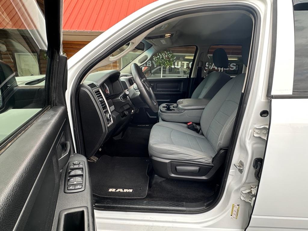 RAM 1500 4WD Crew Cab 140.5" Express 2014