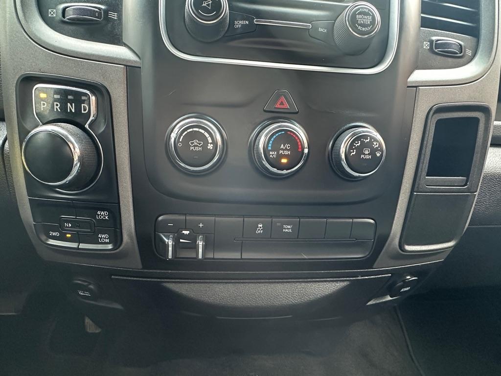 RAM 1500 4WD Crew Cab 140.5" Express 2014