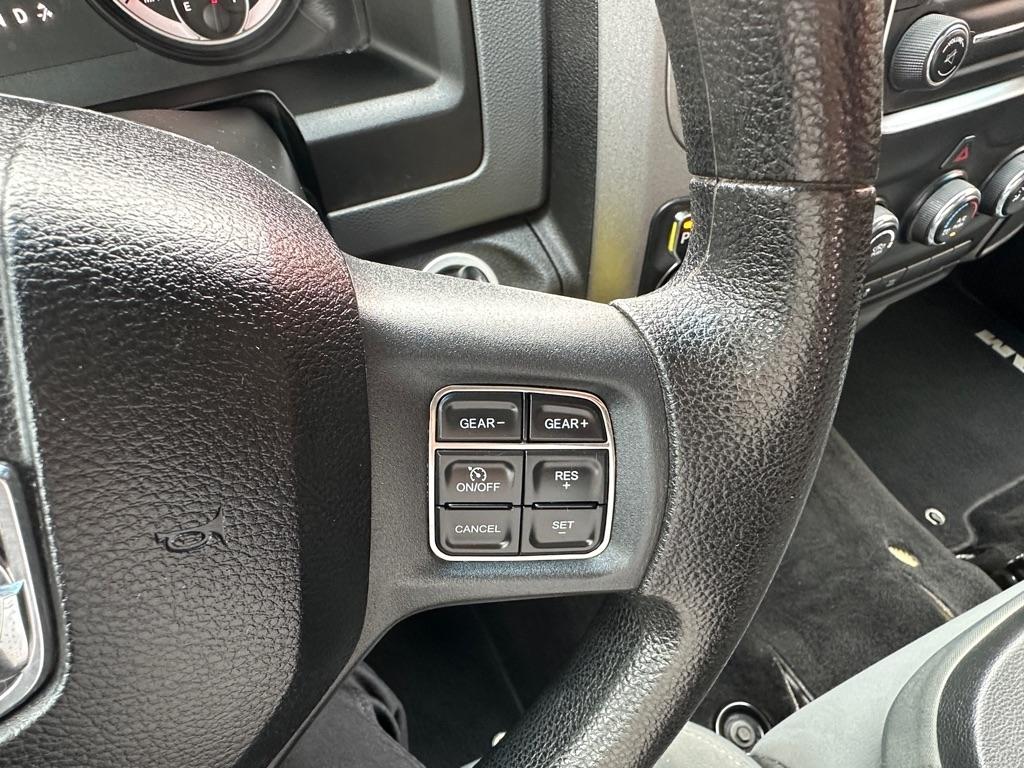 RAM 1500 4WD Crew Cab 140.5" Express 2014