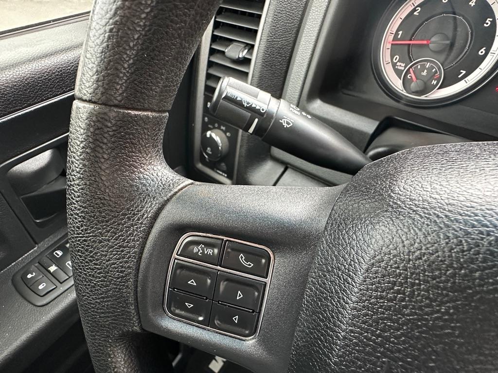 RAM 1500 4WD Crew Cab 140.5" Express 2014