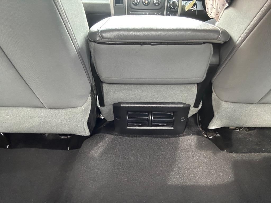 RAM 1500 4WD Crew Cab 140.5" Express 2014
