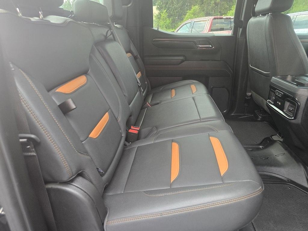 GMC Sierra 1500 4WD Crew Cab 147" AT4 2023