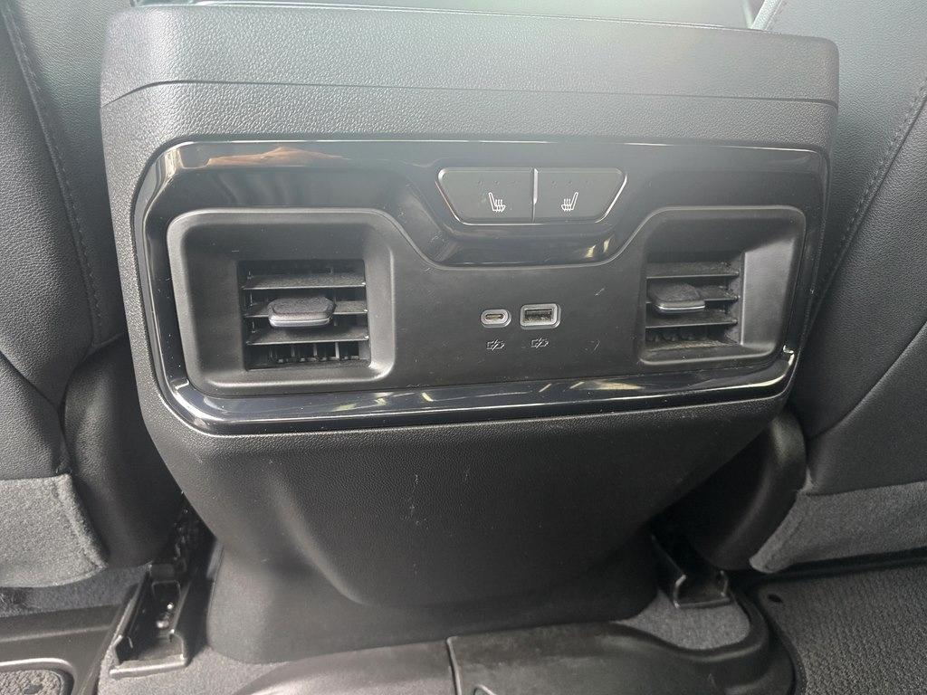 GMC Sierra 1500 4WD Crew Cab 147" AT4 2023