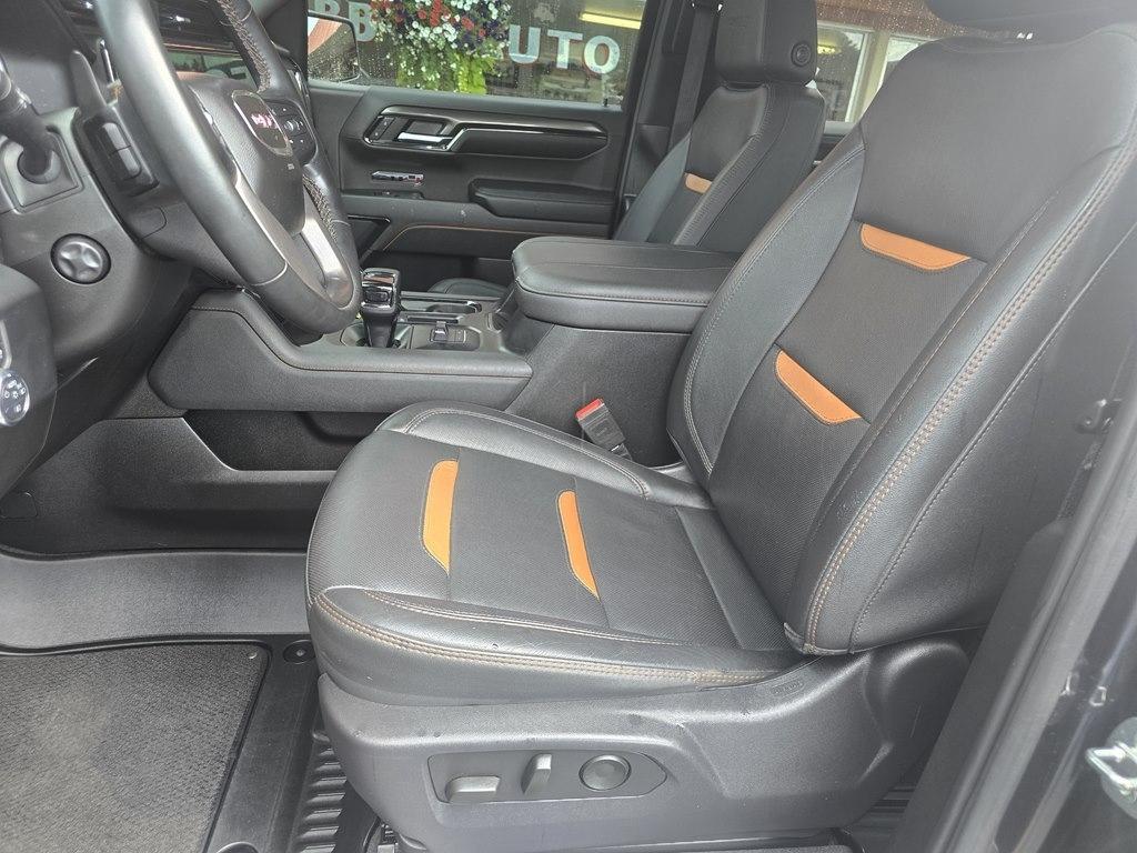 GMC Sierra 1500 4WD Crew Cab 147" AT4 2023