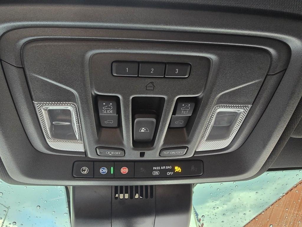 GMC Sierra 1500 4WD Crew Cab 147" AT4 2023