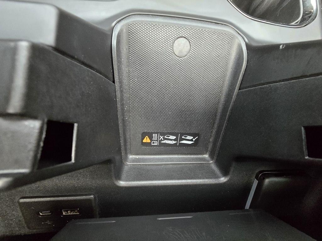 GMC Sierra 1500 4WD Crew Cab 147" AT4 2023