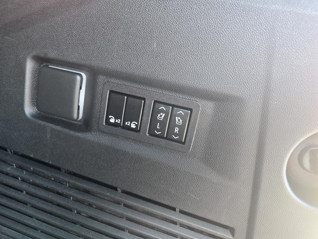 Chevrolet Tahoe 4WD 4dr High Country 2023