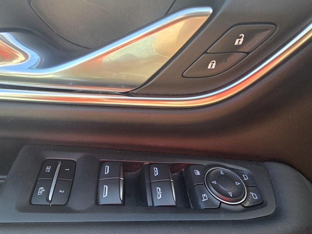 Chevrolet Tahoe 4WD 4dr High Country 2023