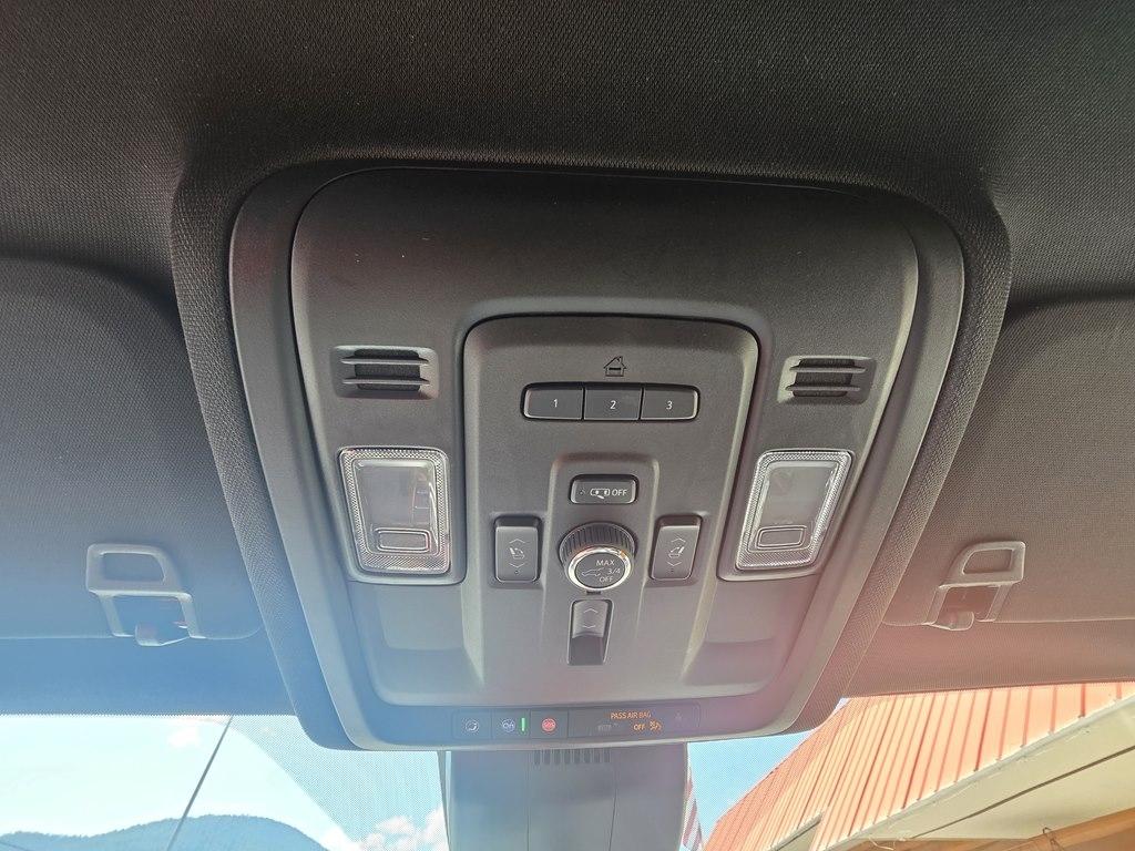 Chevrolet Tahoe 4WD 4dr High Country 2023