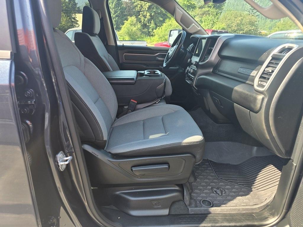 RAM 1500 Big Horn 4x4 Crew Cab 5'7" Box 2020