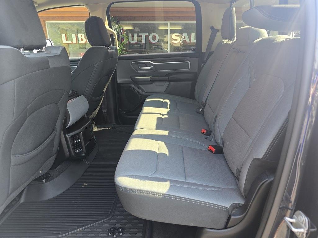 RAM 1500 Big Horn 4x4 Crew Cab 5'7" Box 2020