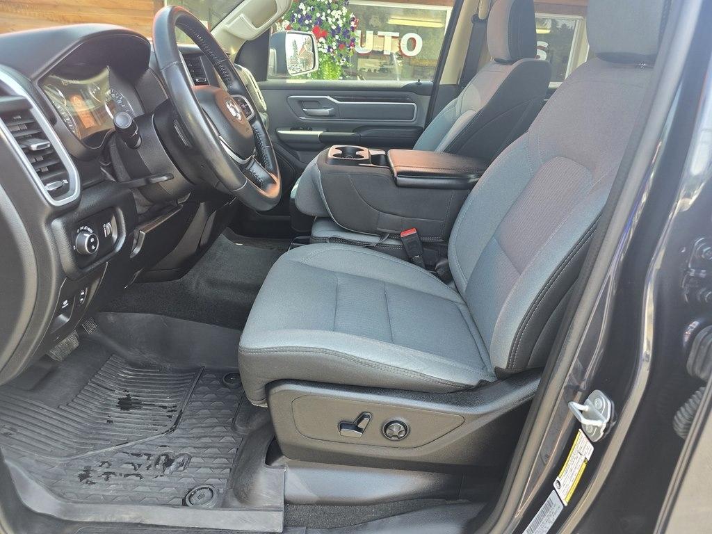 RAM 1500 Big Horn 4x4 Crew Cab 5'7" Box 2020