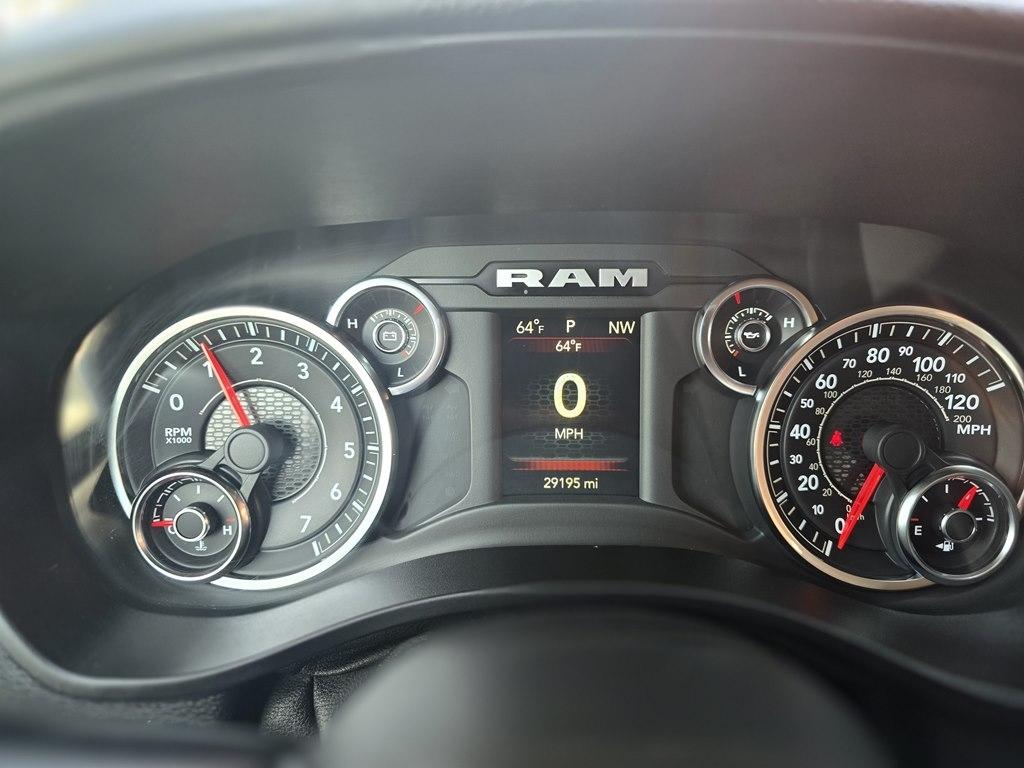RAM 1500 Big Horn 4x4 Crew Cab 5'7" Box 2020