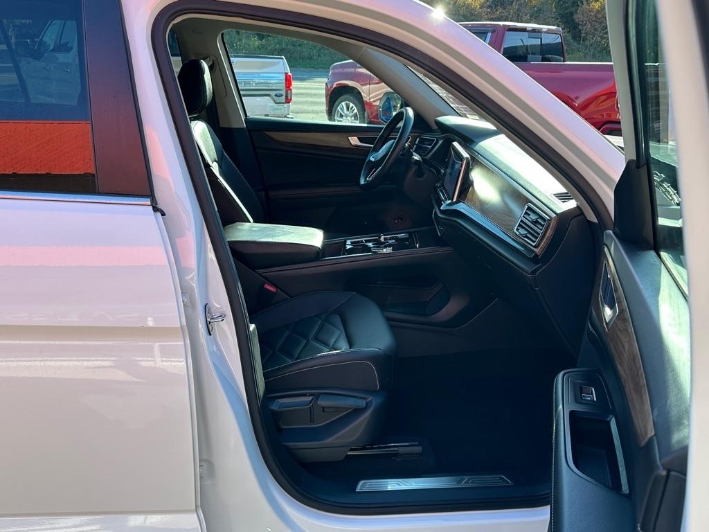 Volkswagen Atlas 2.0T SE w/Technology 4MOTION 2025