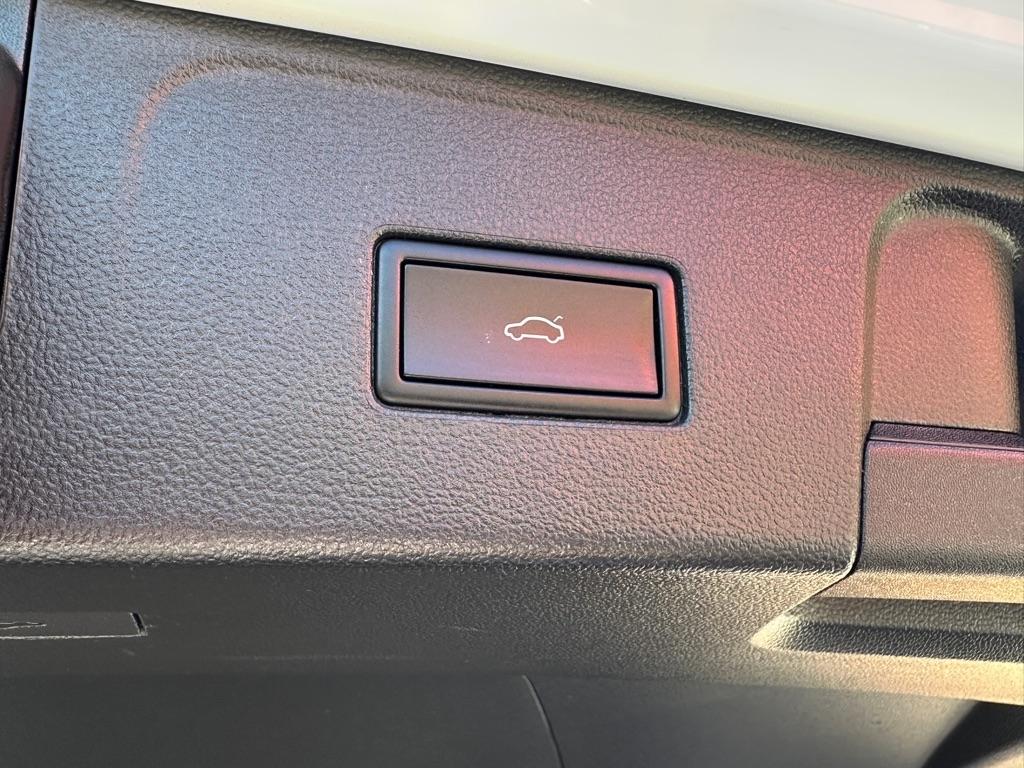 Volkswagen Atlas 2.0T SE w/Technology 4MOTION 2025