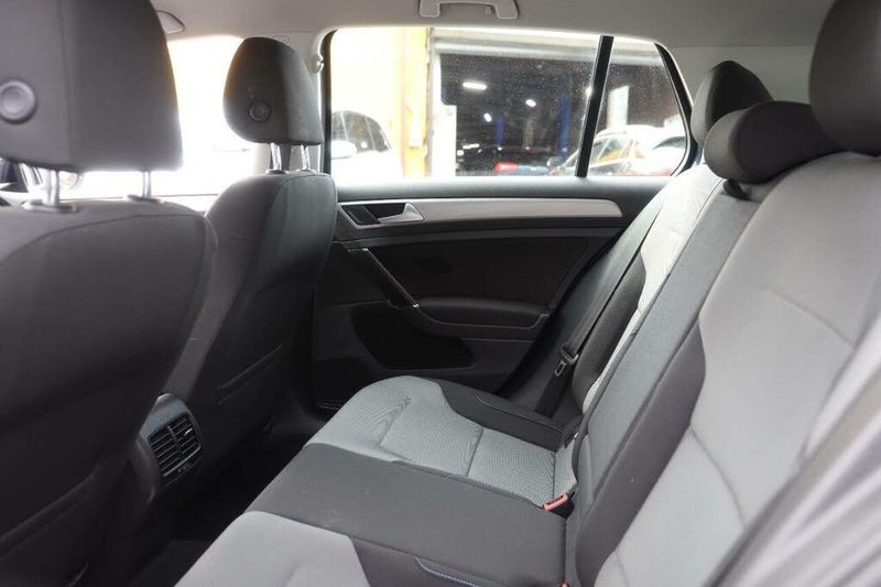 Volkswagen e-Golf SE 2016 Volkswagen e-Golf SE 2016