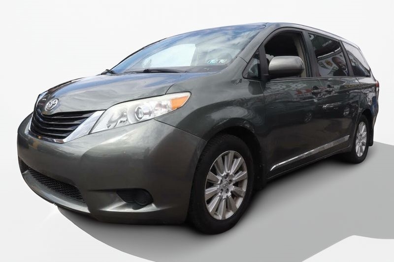 Toyota Sienna LE AWD 7-Passenger V6 2013 Toyota Sienna LE AWD 7-Passenger V6 2013