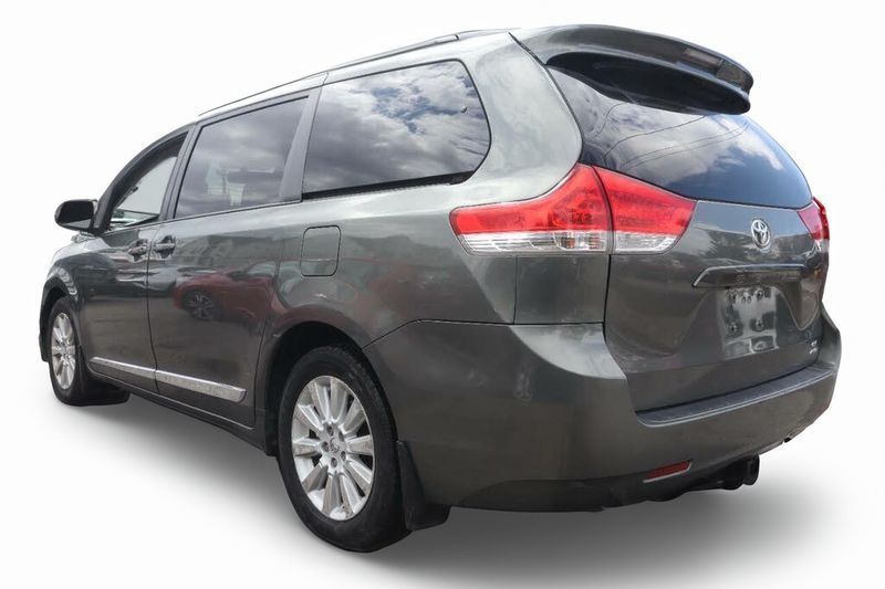 Toyota Sienna LE AWD 7-Passenger V6 2013 Toyota Sienna LE AWD 7-Passenger V6 2013