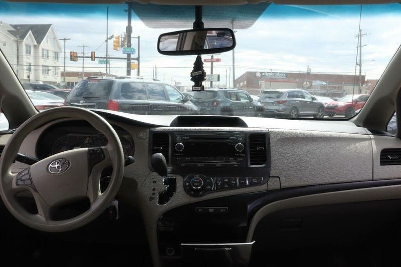 Toyota Sienna LE AWD 7-Passenger V6 2013 Toyota Sienna LE AWD 7-Passenger V6 2013