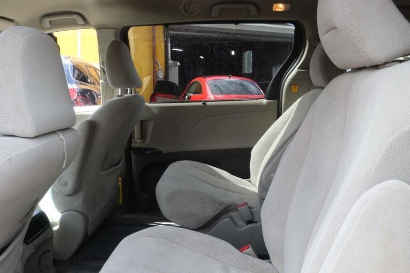 Toyota Sienna LE AWD 7-Passenger V6 2013 Toyota Sienna LE AWD 7-Passenger V6 2013