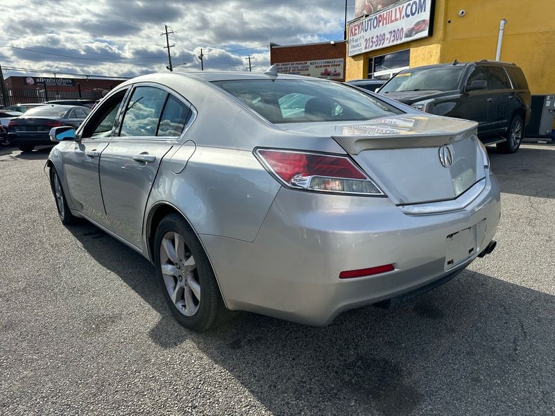 Acura TL 6-Speed AT with Tech Package and 18-In. WP 2014