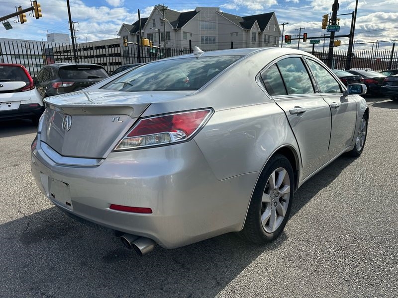 Acura TL 6-Speed AT with Tech Package and 18-In. WP 2014