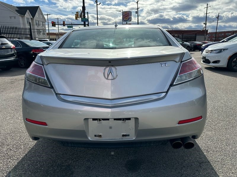 Acura TL 6-Speed AT with Tech Package and 18-In. WP 2014