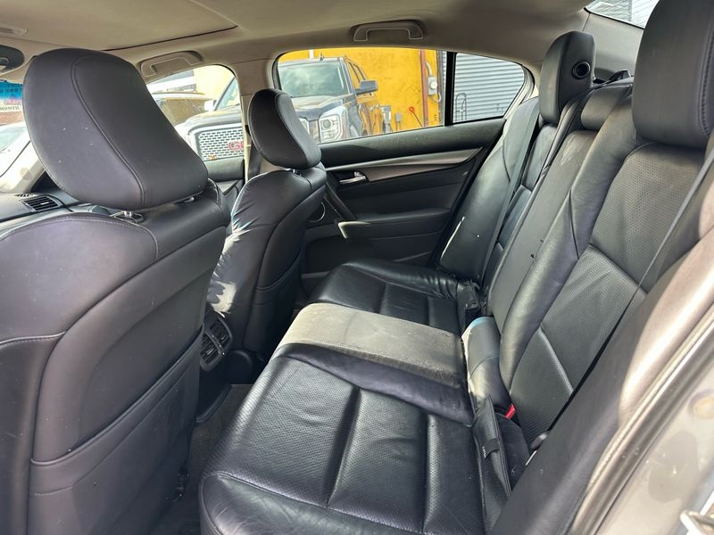 Acura TL 6-Speed AT with Tech Package and 18-In. WP 2014