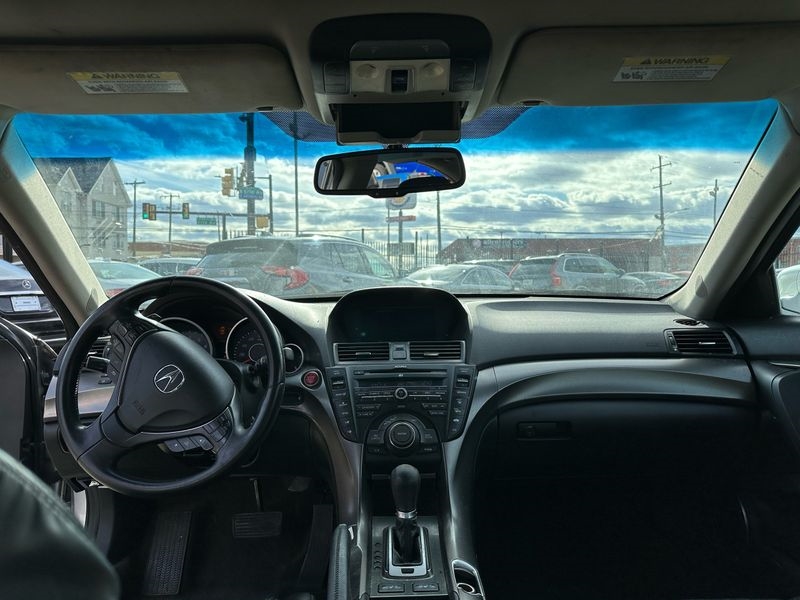 Acura TL 6-Speed AT with Tech Package and 18-In. WP 2014