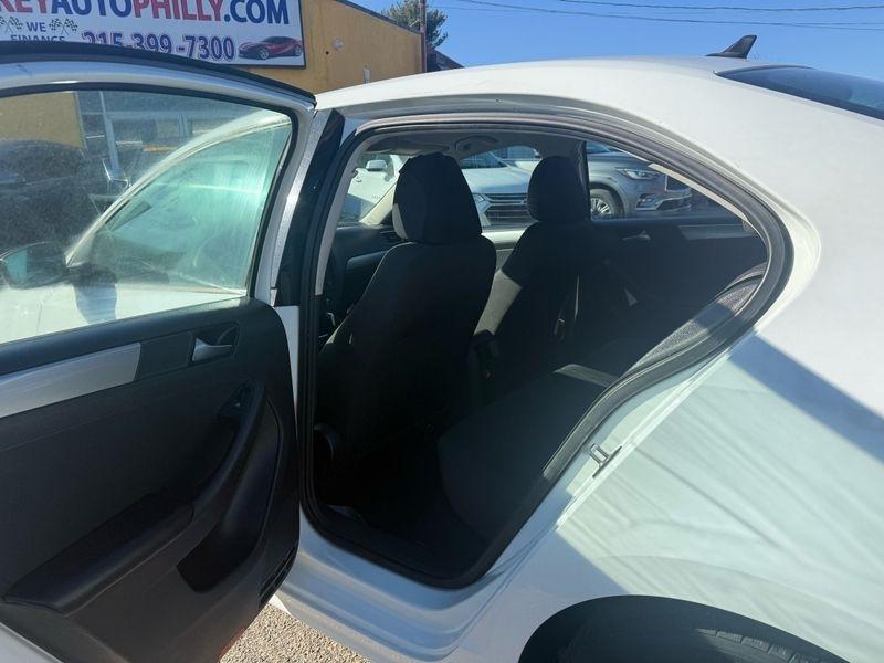 Volkswagen Jetta SE 6A 2015