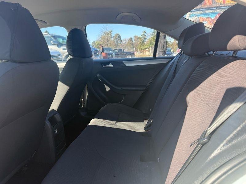 Volkswagen Jetta SE 6A 2015