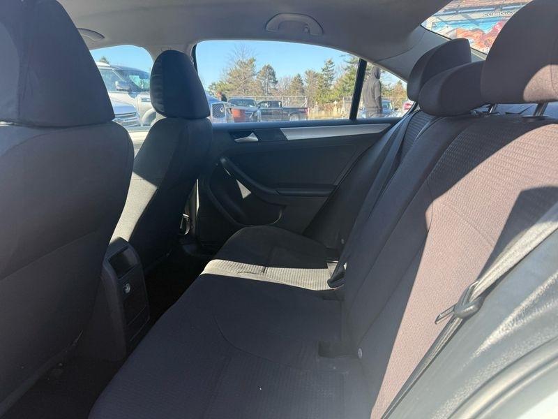 Volkswagen Jetta SE 6A 2015