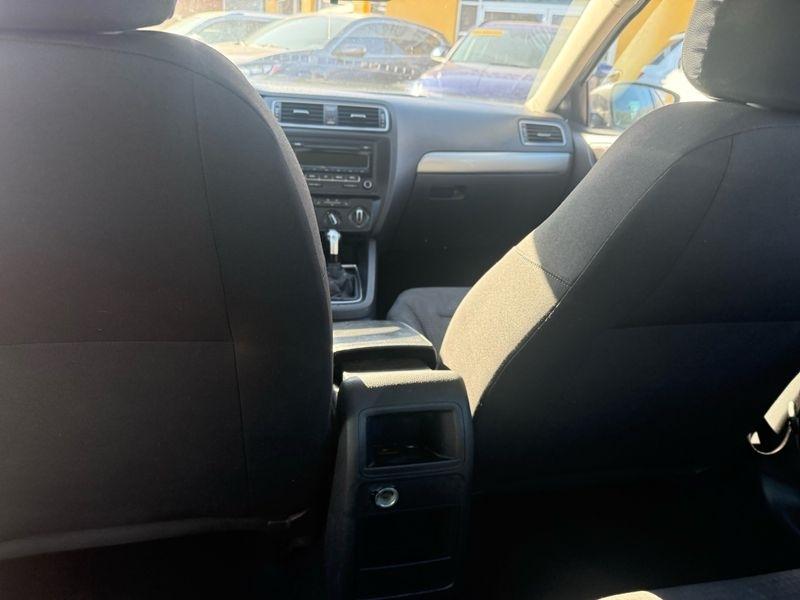 Volkswagen Jetta SE 6A 2015