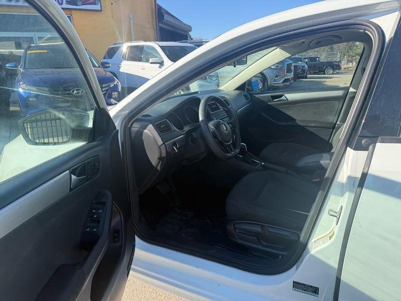 Volkswagen Jetta SE 6A 2015