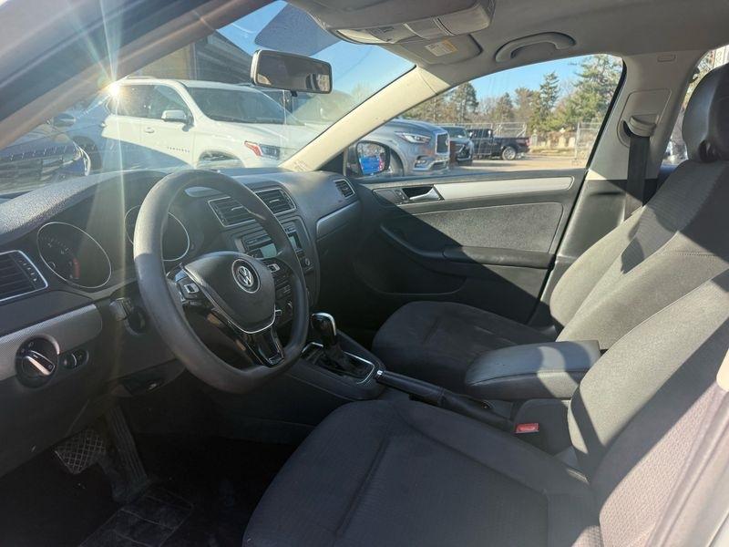 Volkswagen Jetta SE 6A 2015