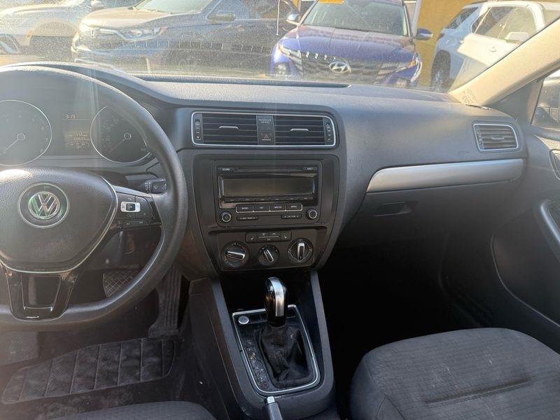 Volkswagen Jetta SE 6A 2015