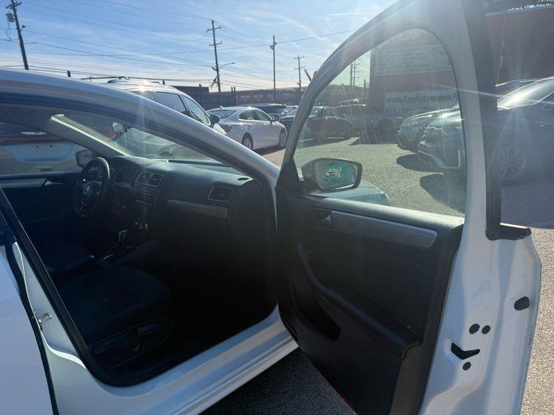 Volkswagen Jetta SE 6A 2015