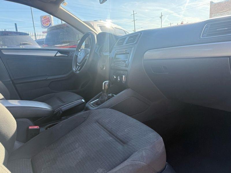 Volkswagen Jetta SE 6A 2015