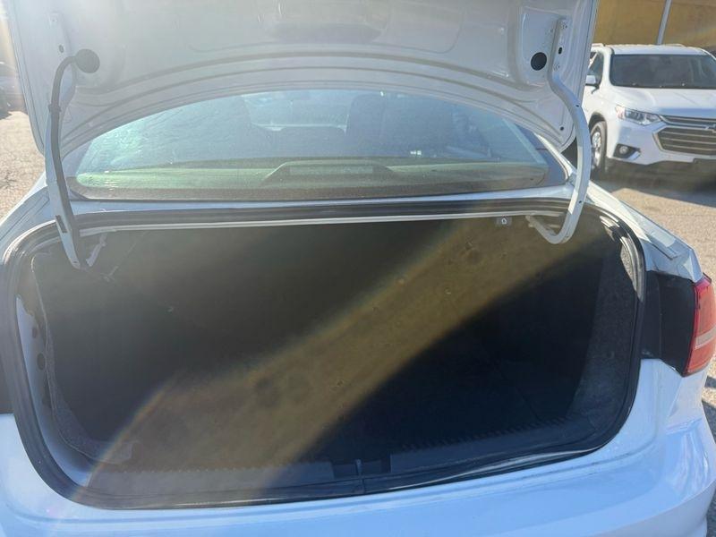 Volkswagen Jetta SE 6A 2015