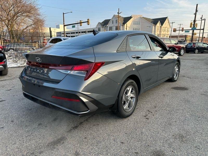 Hyundai Elantra SE 2025